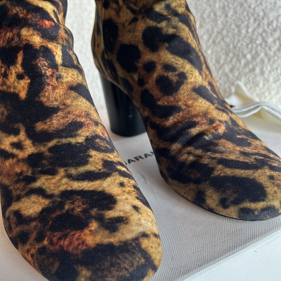 Isabel Marant Leopard Print Velvet Ankle Boots SZ 8 - Picture 11 of 13